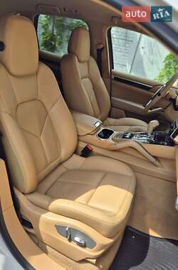 Позашляховик / Кросовер Porsche Cayenne 2013 в 