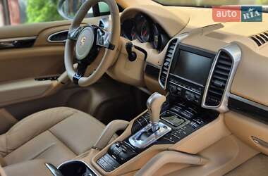 Позашляховик / Кросовер Porsche Cayenne 2013 в 