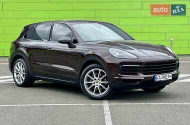 Внедорожник / Кроссовер Porsche Cayenne 2018 в 