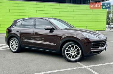 Внедорожник / Кроссовер Porsche Cayenne 2018 в 