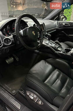 Внедорожник / Кроссовер Porsche Cayenne 2011 в 