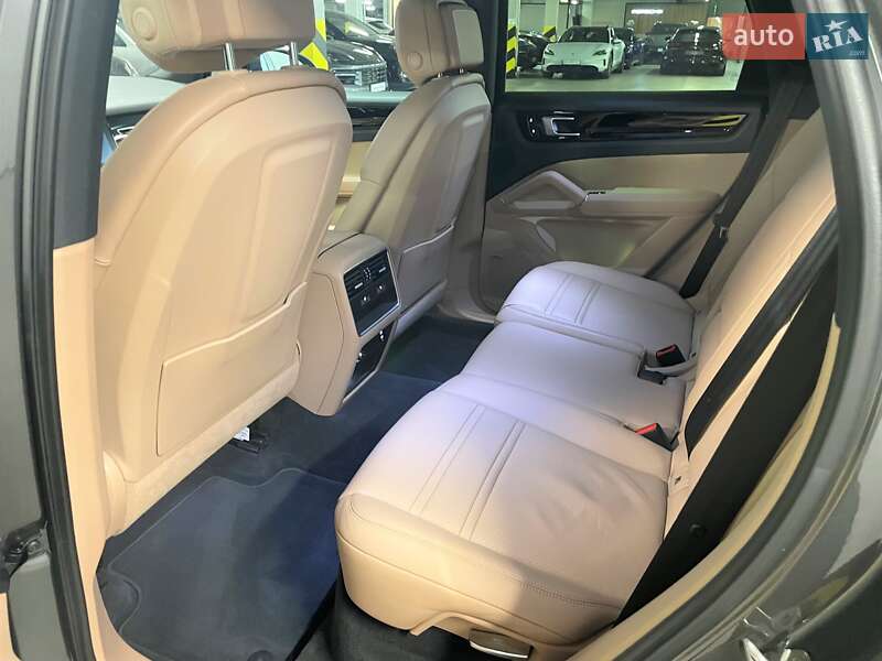 Внедорожник / Кроссовер Porsche Cayenne 2019 в Киеве