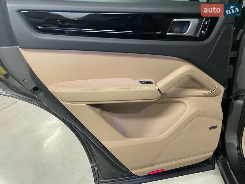 Внедорожник / Кроссовер Porsche Cayenne 2019 в Киеве