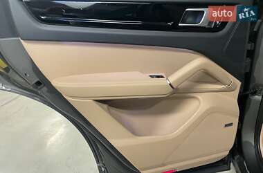 Внедорожник / Кроссовер Porsche Cayenne 2019 в 