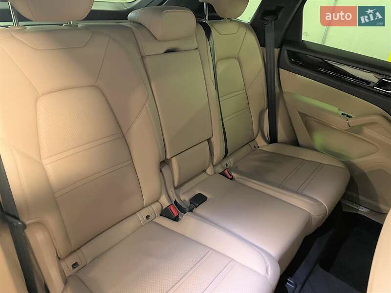 Внедорожник / Кроссовер Porsche Cayenne 2019 в Киеве