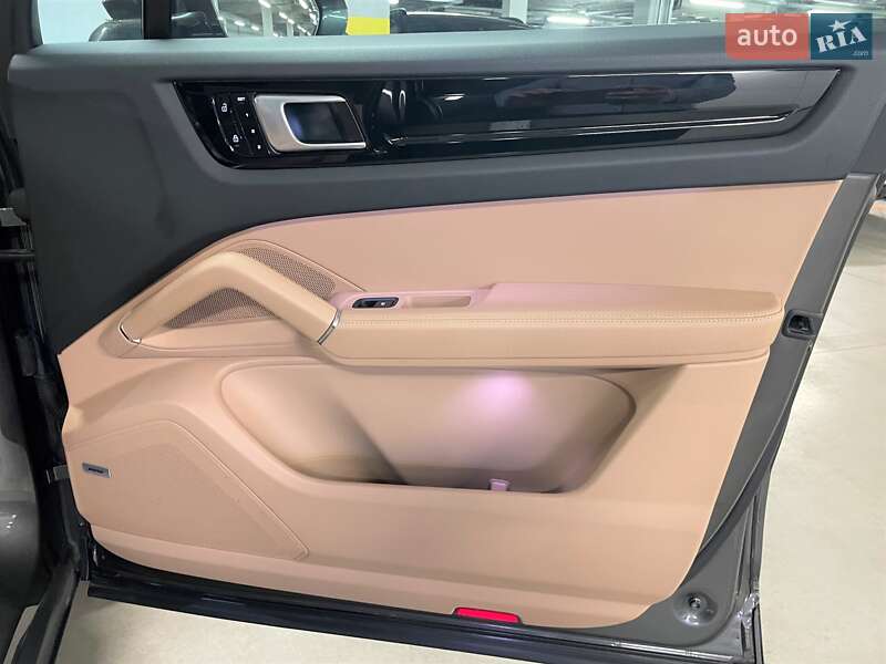 Внедорожник / Кроссовер Porsche Cayenne 2019 в Киеве