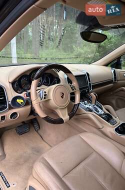 Внедорожник / Кроссовер Porsche Cayenne 2014 в 