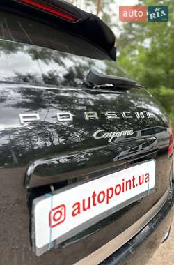 Внедорожник / Кроссовер Porsche Cayenne 2014 в 