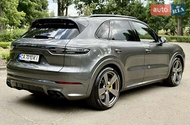 Позашляховик / Кросовер Porsche Cayenne 2022 в 