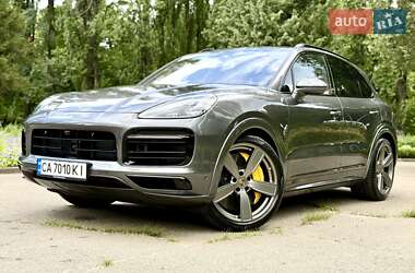 Позашляховик / Кросовер Porsche Cayenne 2022 в 