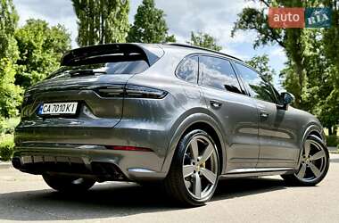 Позашляховик / Кросовер Porsche Cayenne 2022 в 