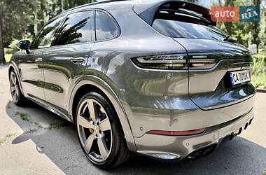 Позашляховик / Кросовер Porsche Cayenne 2022 в 