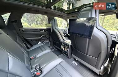 Позашляховик / Кросовер Porsche Cayenne 2022 в 