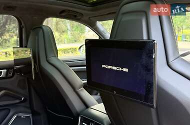 Позашляховик / Кросовер Porsche Cayenne 2022 в 