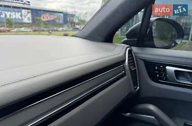 Внедорожник / Кроссовер Porsche Cayenne 2019 в 