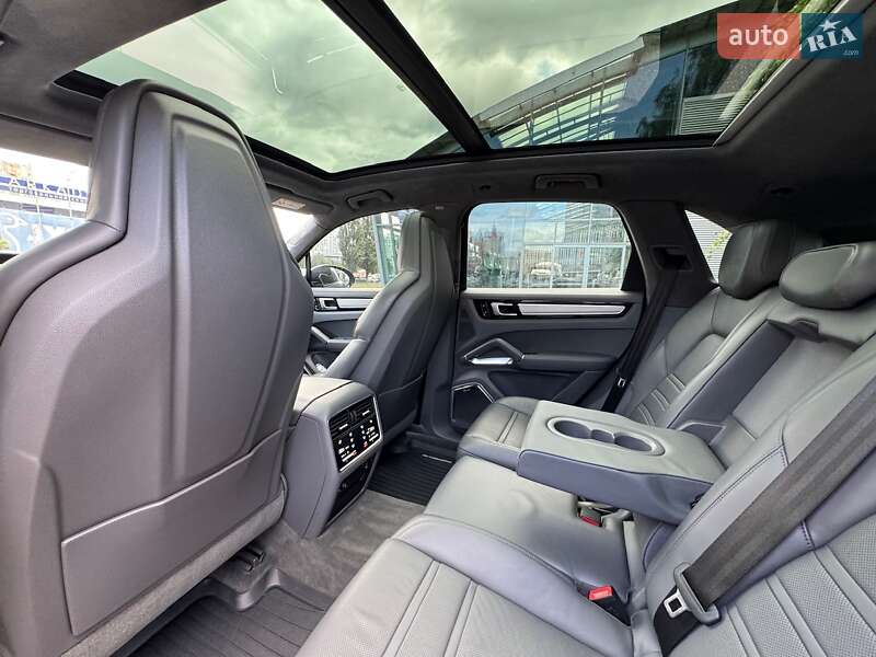 Внедорожник / Кроссовер Porsche Cayenne 2019 в Киеве