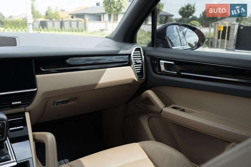 Внедорожник / Кроссовер Porsche Cayenne 2018 в Ровно