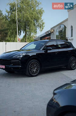 Позашляховик / Кросовер Porsche Cayenne 2022 в 