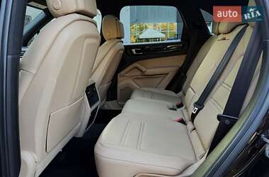 Внедорожник / Кроссовер Porsche Cayenne 2021 в 