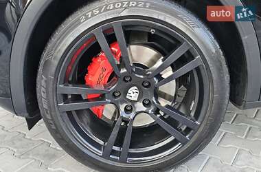 Внедорожник / Кроссовер Porsche Cayenne 2011 в 