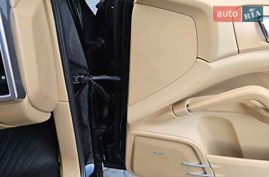 Внедорожник / Кроссовер Porsche Cayenne 2011 в 