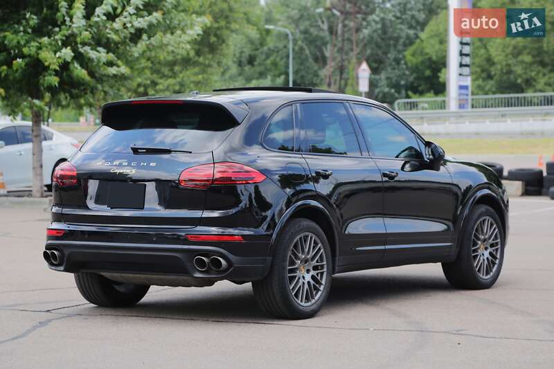 Внедорожник / Кроссовер Porsche Cayenne 2016 в Киеве