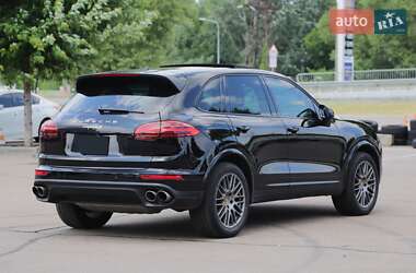 Внедорожник / Кроссовер Porsche Cayenne 2016 в 