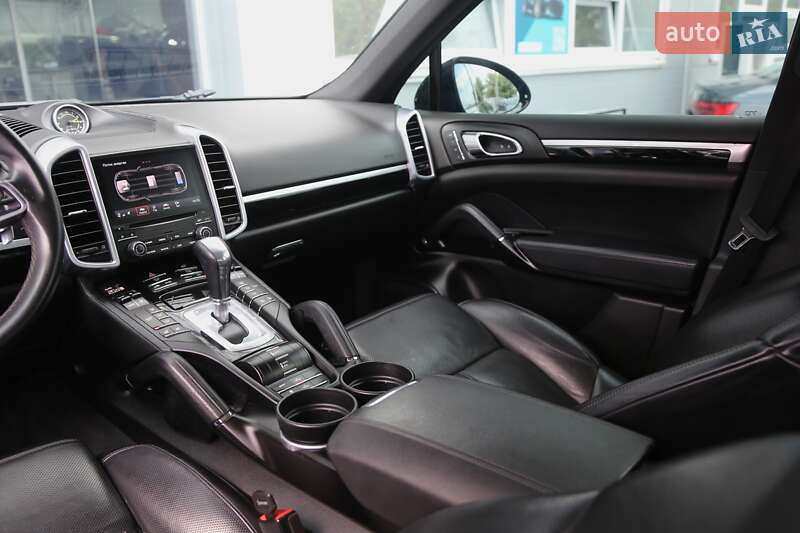 Внедорожник / Кроссовер Porsche Cayenne 2016 в Киеве