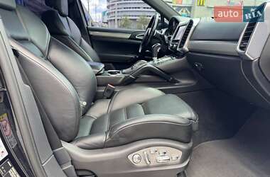 Внедорожник / Кроссовер Porsche Cayenne 2010 в 
