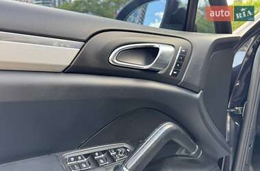 Внедорожник / Кроссовер Porsche Cayenne 2010 в 
