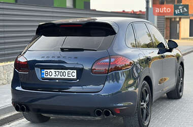 Внедорожник / Кроссовер Porsche Cayenne 2012 в 