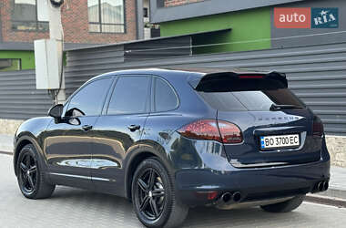 Внедорожник / Кроссовер Porsche Cayenne 2012 в 