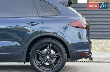 Внедорожник / Кроссовер Porsche Cayenne 2012 в 