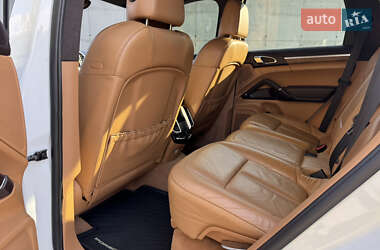 Внедорожник / Кроссовер Porsche Cayenne 2010 в 