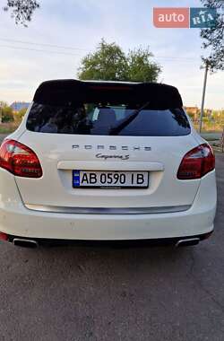 Внедорожник / Кроссовер Porsche Cayenne 2010 в 