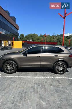 Внедорожник / Кроссовер Porsche Cayenne 2012 в 