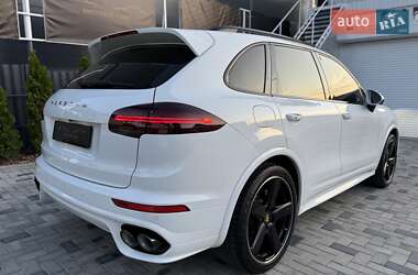 Позашляховик / Кросовер Porsche Cayenne 2016 в 