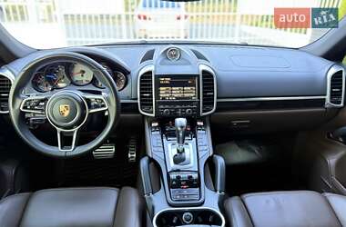 Позашляховик / Кросовер Porsche Cayenne 2016 в 
