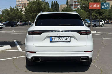 Внедорожник / Кроссовер Porsche Cayenne 2017 в 