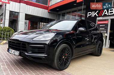Внедорожник / Кроссовер Porsche Cayenne 2021 в 