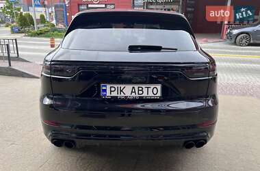 Внедорожник / Кроссовер Porsche Cayenne 2021 в 
