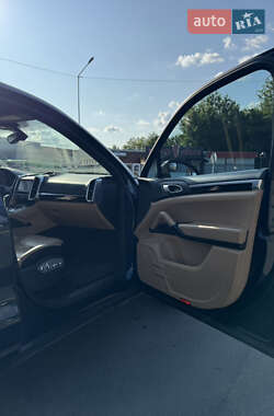 Позашляховик / Кросовер Porsche Cayenne 2013 в 
