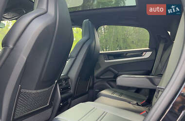 Внедорожник / Кроссовер Porsche Cayenne 2023 в 