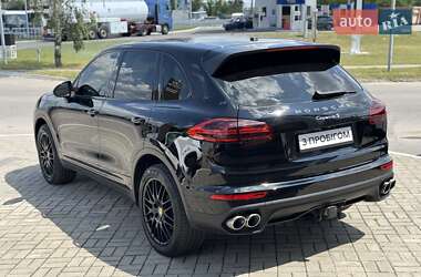 Внедорожник / Кроссовер Porsche Cayenne 2016 в 