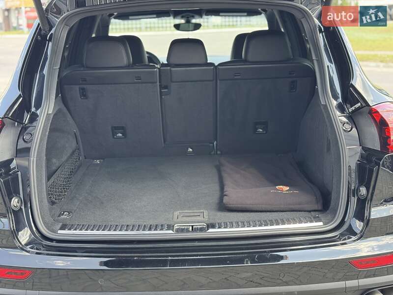 Внедорожник / Кроссовер Porsche Cayenne 2016 в Кременчуге