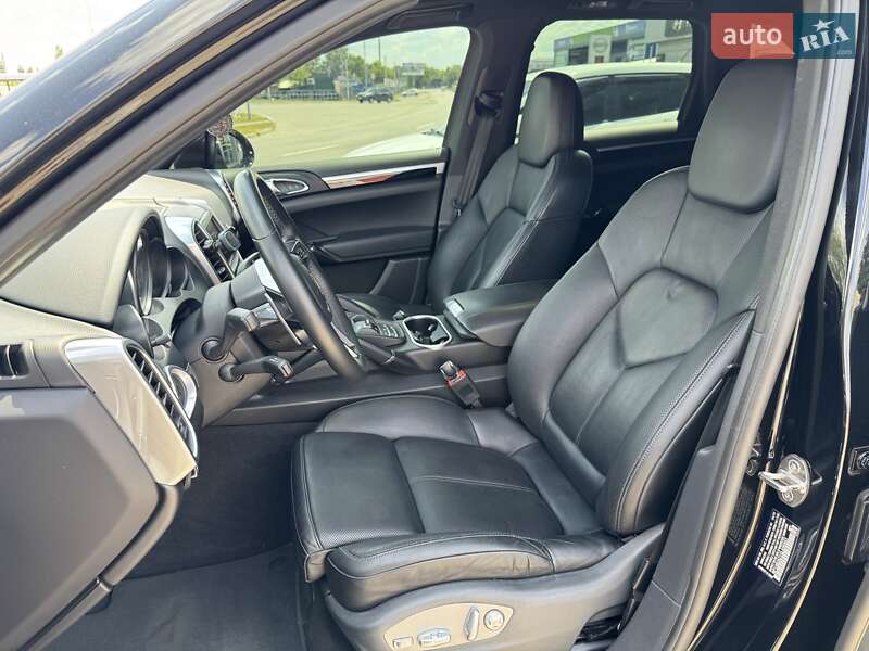 Внедорожник / Кроссовер Porsche Cayenne 2016 в Кременчуге