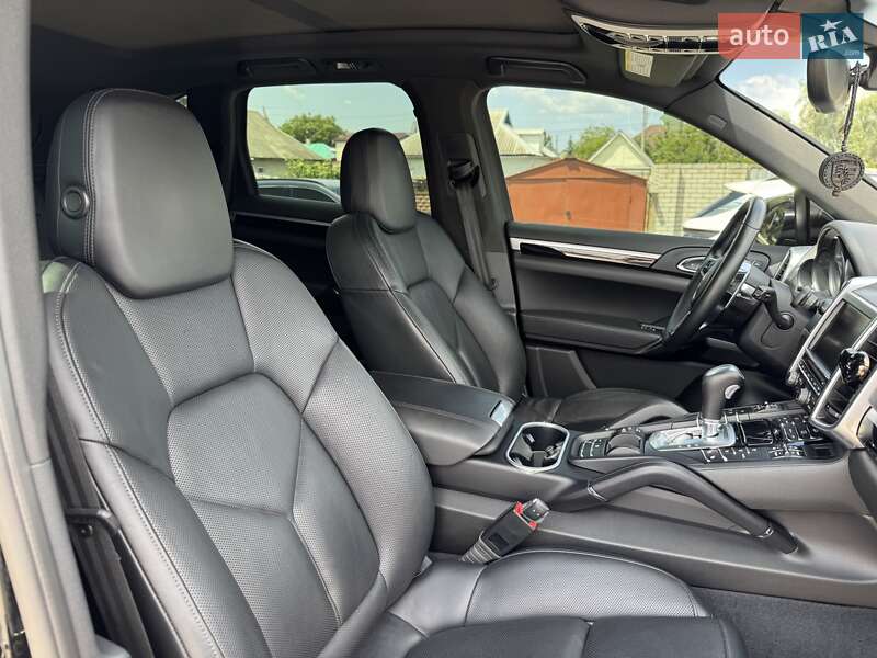 Внедорожник / Кроссовер Porsche Cayenne 2016 в Кременчуге