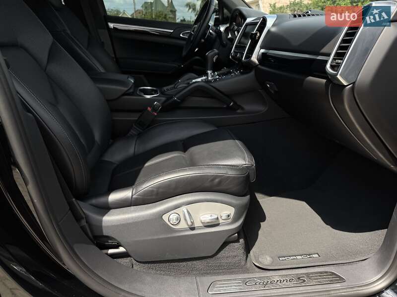 Внедорожник / Кроссовер Porsche Cayenne 2016 в Кременчуге