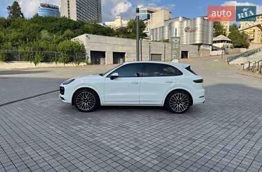 Внедорожник / Кроссовер Porsche Cayenne 2022 в 