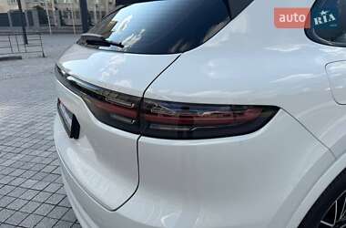 Внедорожник / Кроссовер Porsche Cayenne 2022 в 